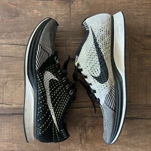 Nike Men's Black and Gray Flyknit Shoes